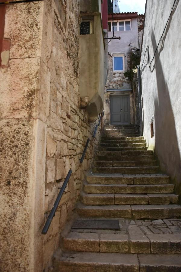 Modern Stairs Appartement Rovinj Buitenkant foto